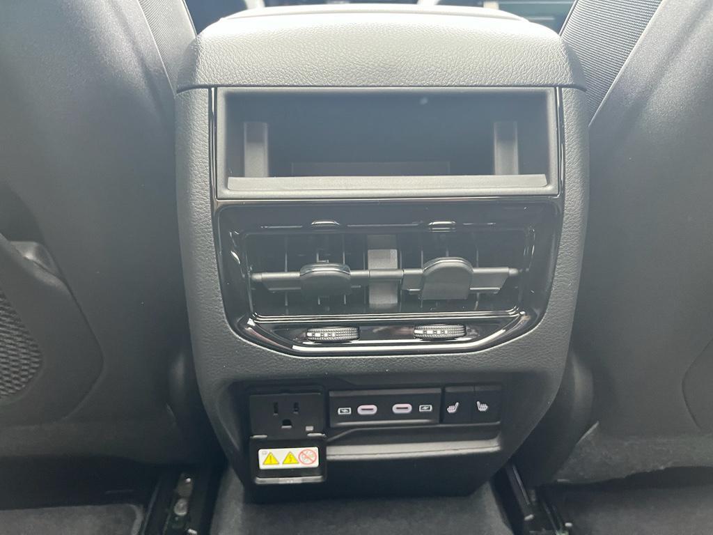 new 2026 Jeep Grand Cherokee car, priced at $45,339
