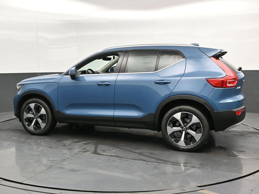 new 2025 Volvo XC40 car, priced at $37,000