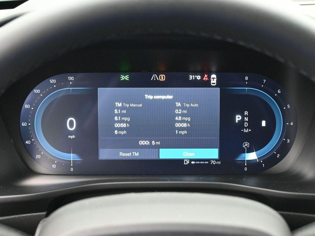 new 2025 Volvo XC40 car, priced at $45,991