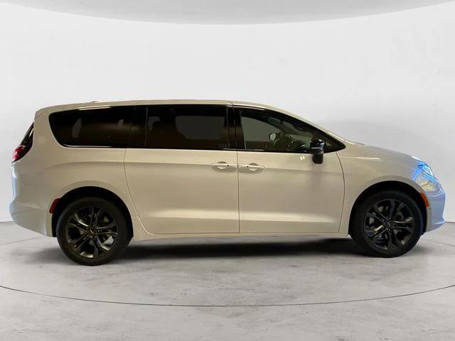 new 2026 Chrysler Pacifica car, priced at $45,966