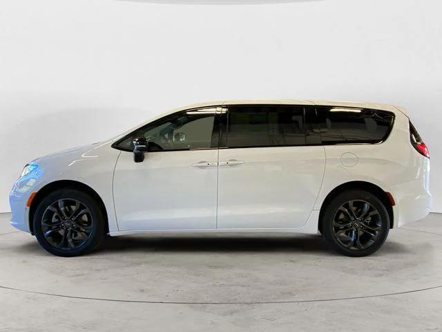 new 2026 Chrysler Pacifica car, priced at $45,966