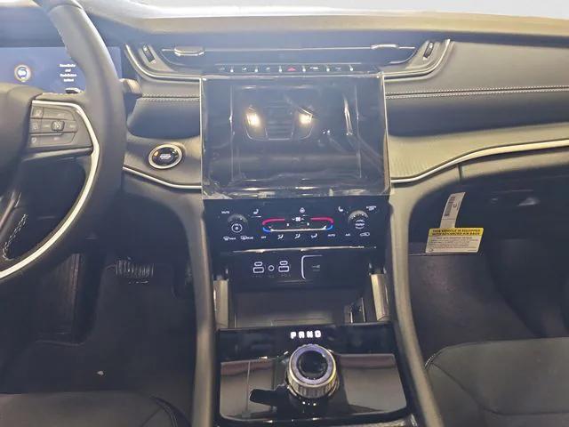 new 2026 Jeep Grand Cherokee car, priced at $43,596