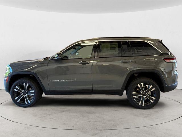 new 2027 Jeep Grand Cherokee car, priced at $54,070
