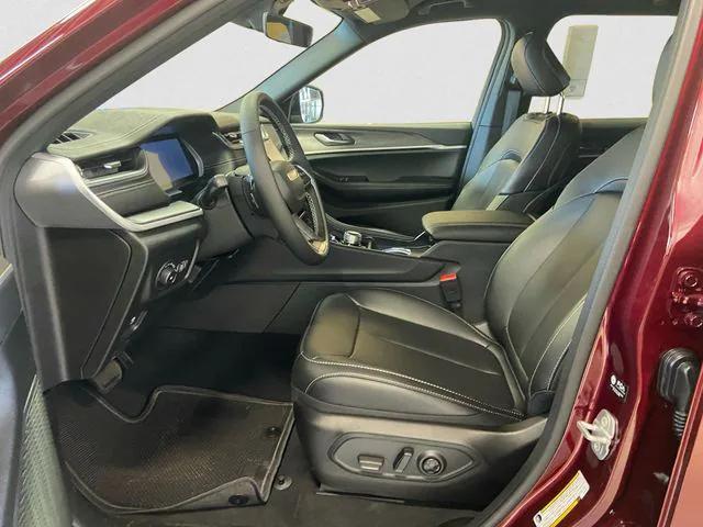 new 2025 Jeep Grand Cherokee car, priced at $41,880