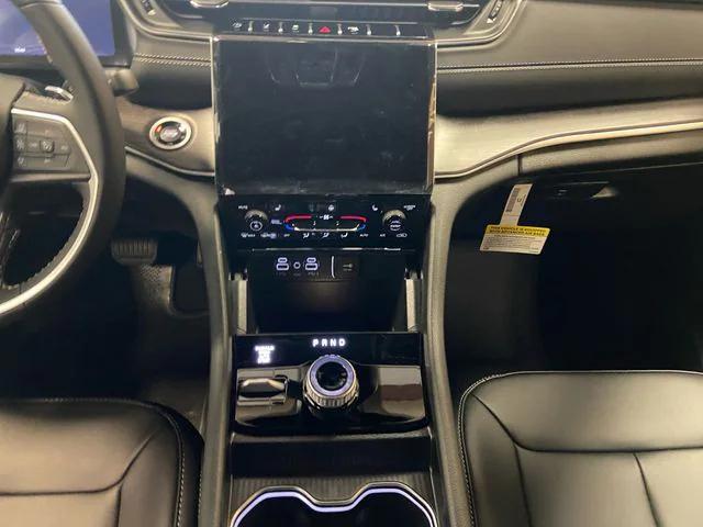 new 2025 Jeep Grand Cherokee car, priced at $41,880