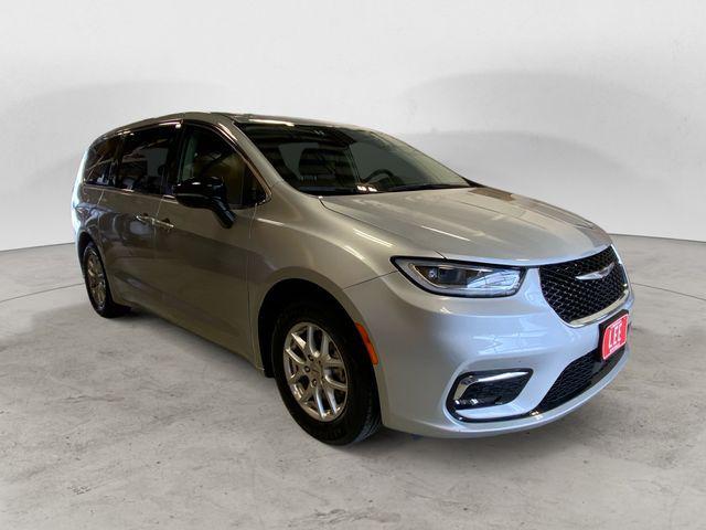 used 2024 Chrysler Pacifica car, priced at $27,997