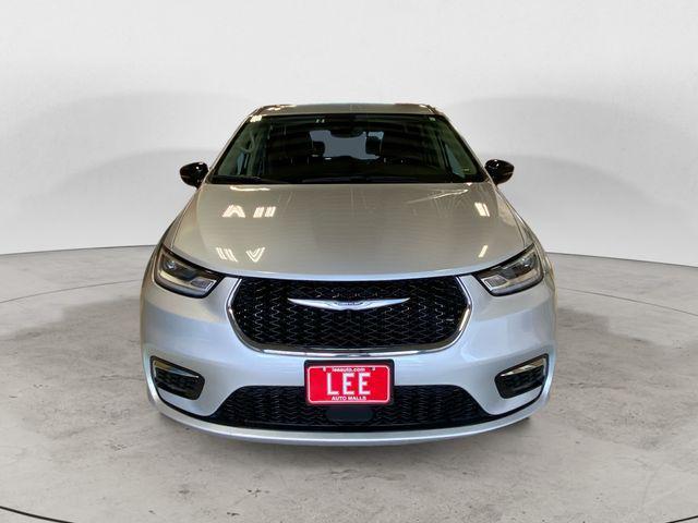 used 2024 Chrysler Pacifica car, priced at $27,997