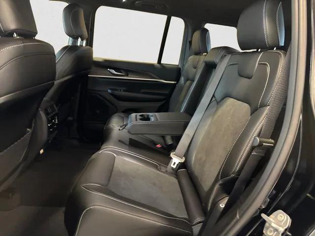 new 2026 Jeep Grand Cherokee car, priced at $46,594