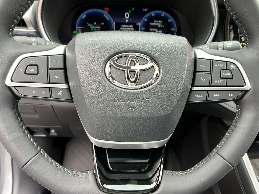 new 2026 Toyota Highlander Hybrid car, priced at $57,038