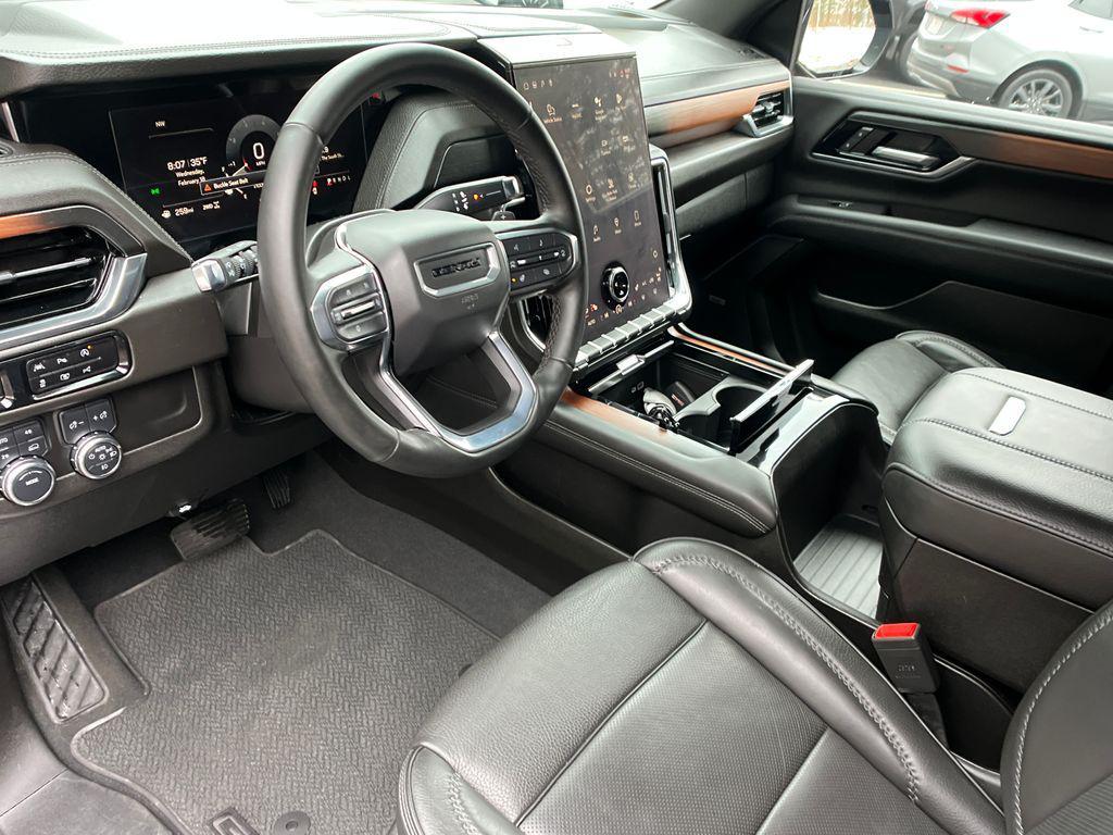 used 2025 GMC Yukon car, priced at $69,989