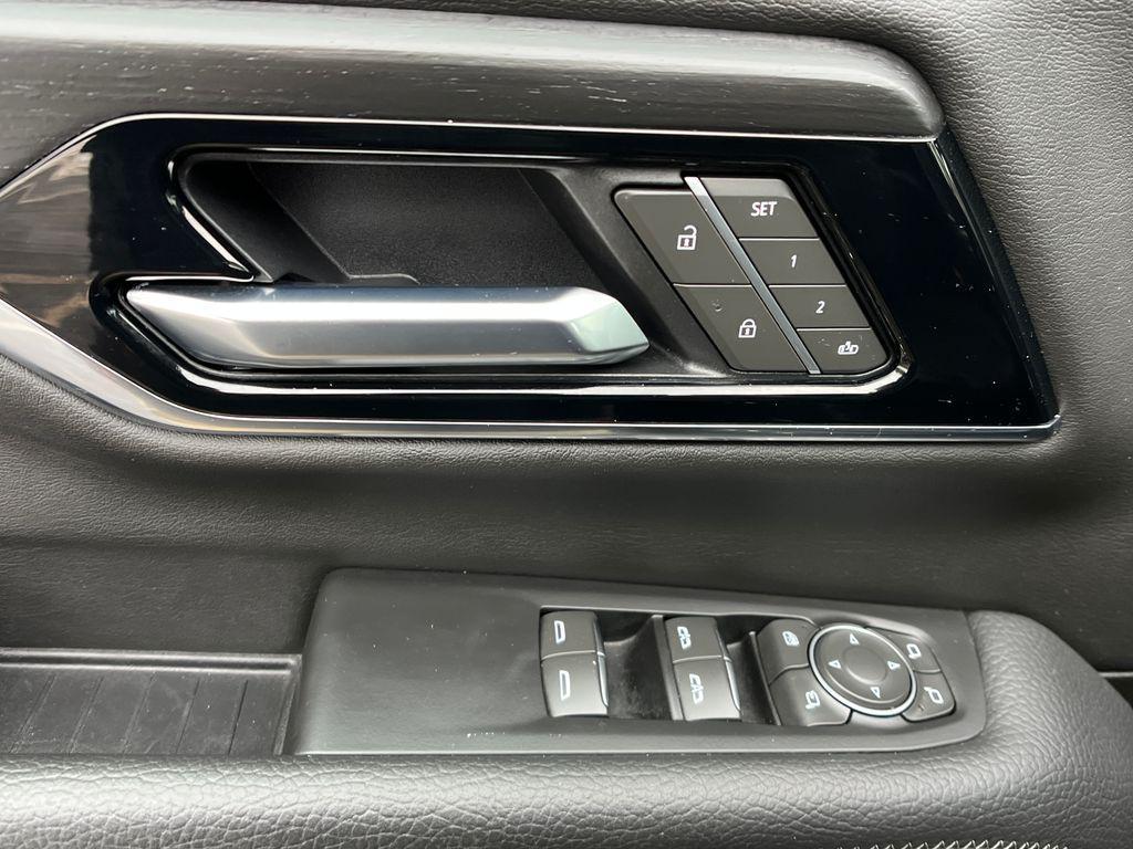 used 2025 GMC Yukon car, priced at $69,989