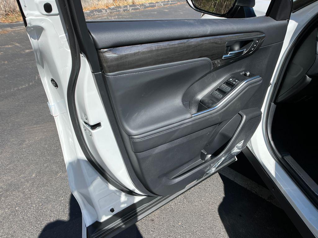 new 2026 Toyota Highlander Hybrid car, priced at $57,438