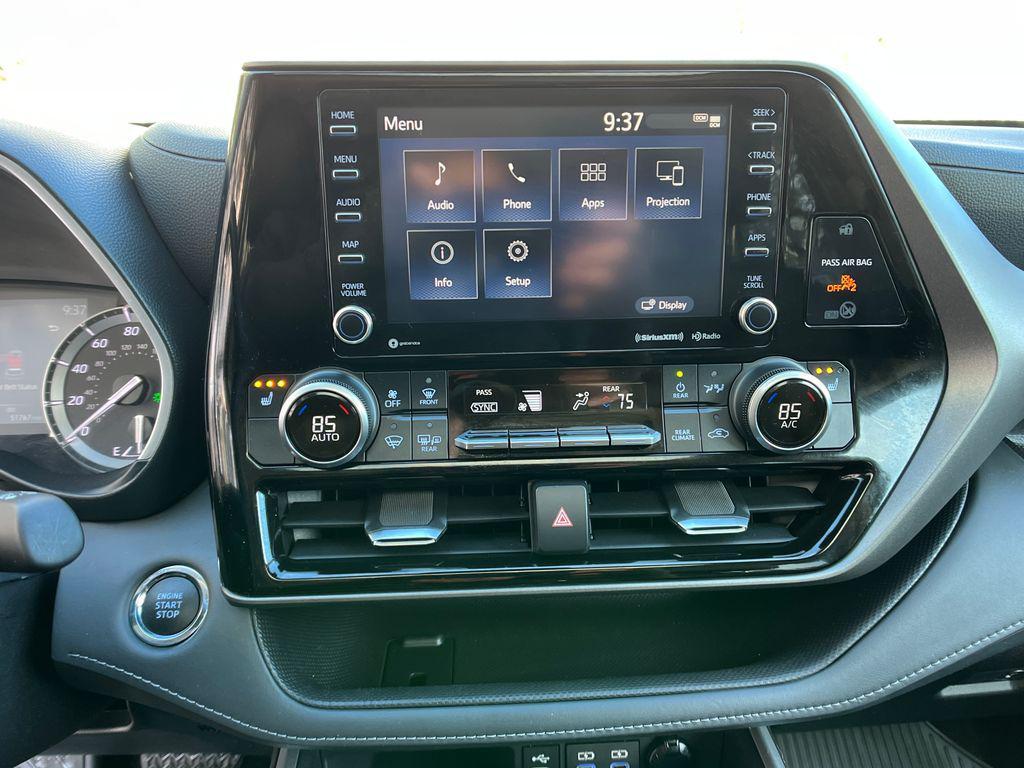 used 2022 Toyota Highlander car, priced at $32,786