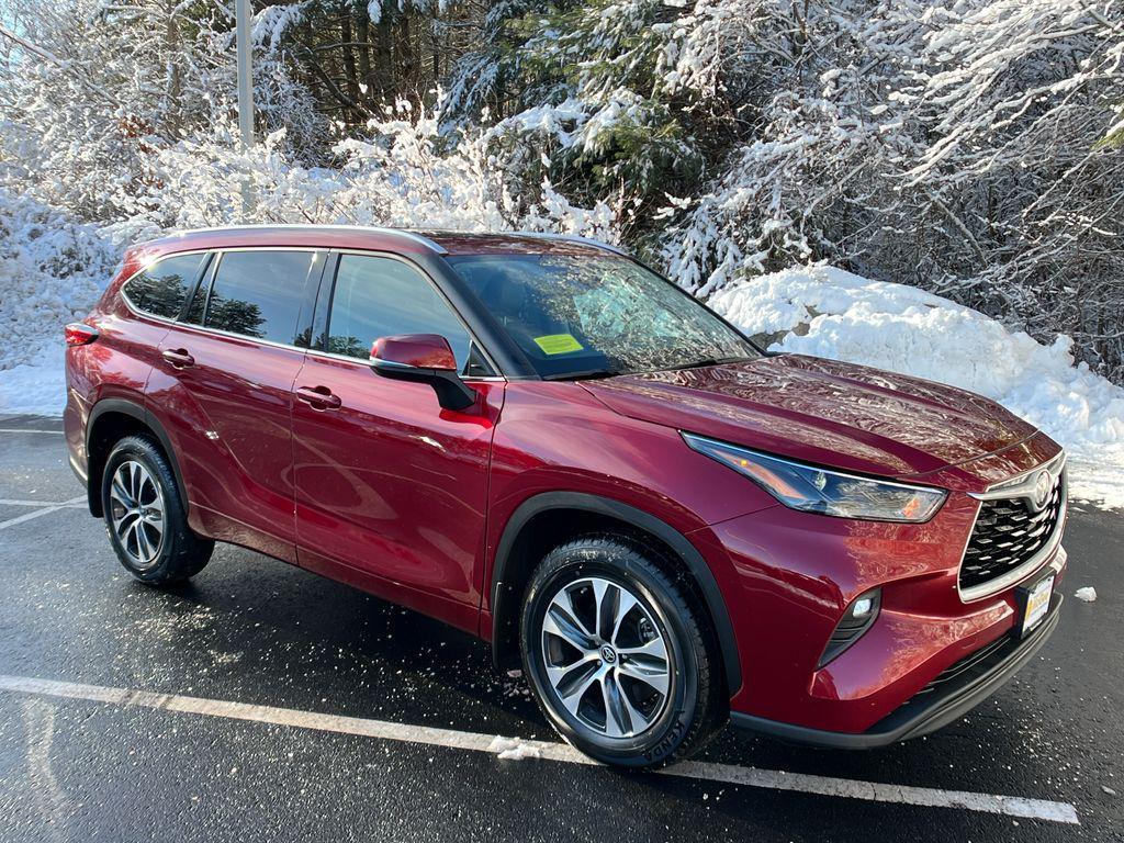 used 2022 Toyota Highlander car, priced at $32,786