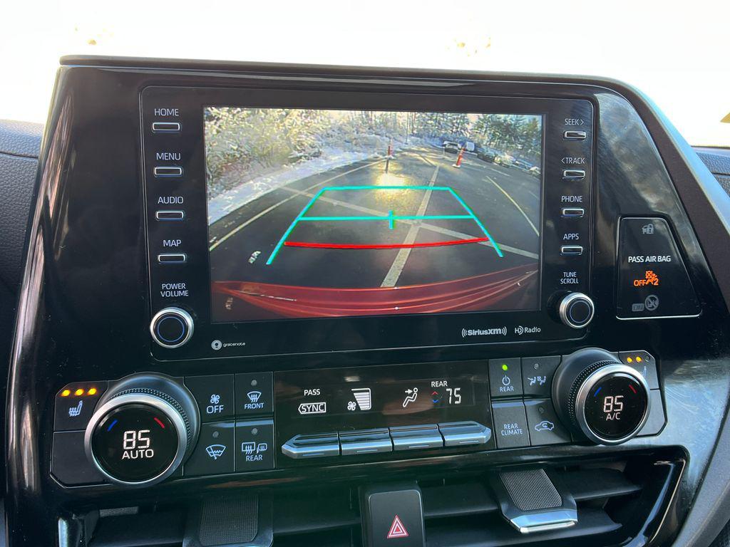 used 2022 Toyota Highlander car, priced at $32,786