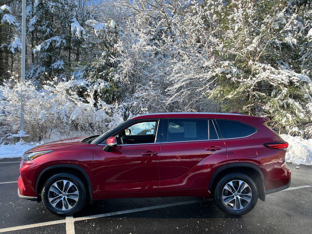 used 2022 Toyota Highlander car, priced at $32,786