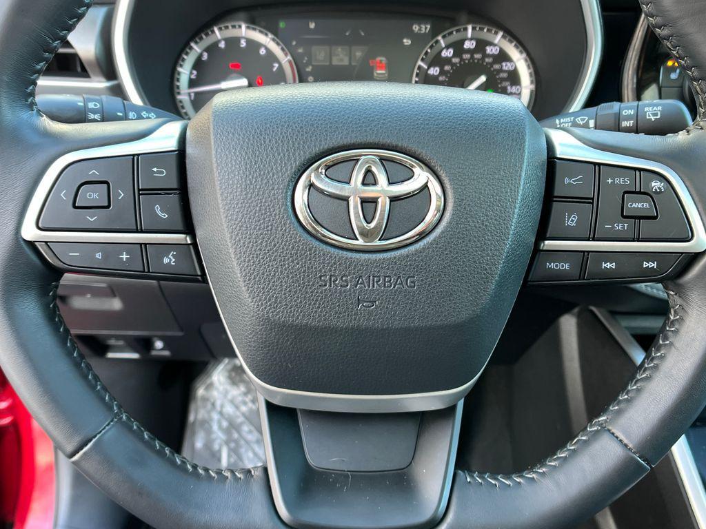 used 2022 Toyota Highlander car, priced at $32,786