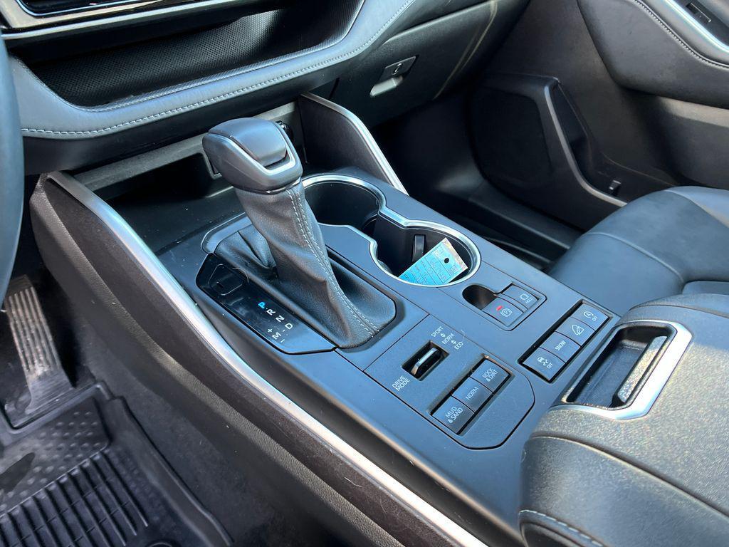 used 2022 Toyota Highlander car, priced at $32,786