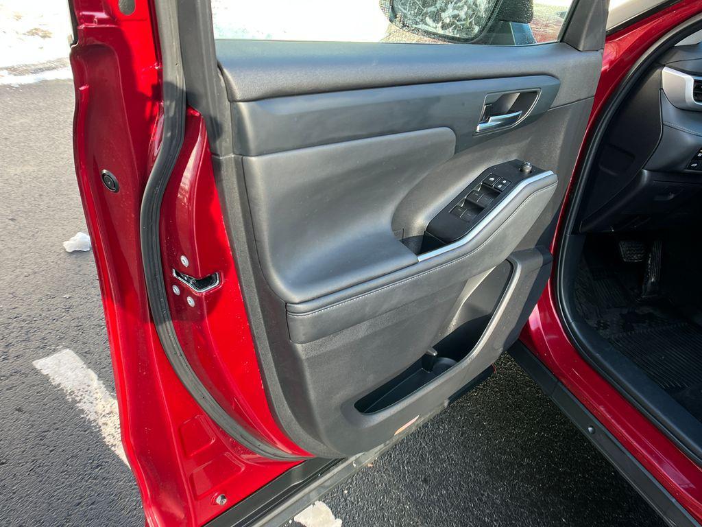 used 2022 Toyota Highlander car, priced at $32,786