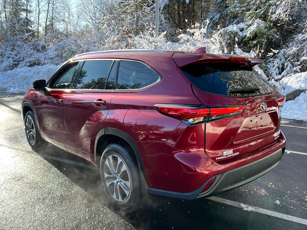 used 2022 Toyota Highlander car, priced at $32,786