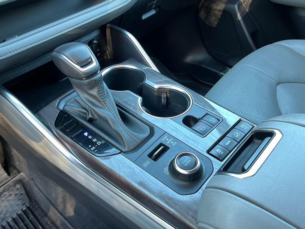 used 2021 Toyota Highlander car, priced at $36,988