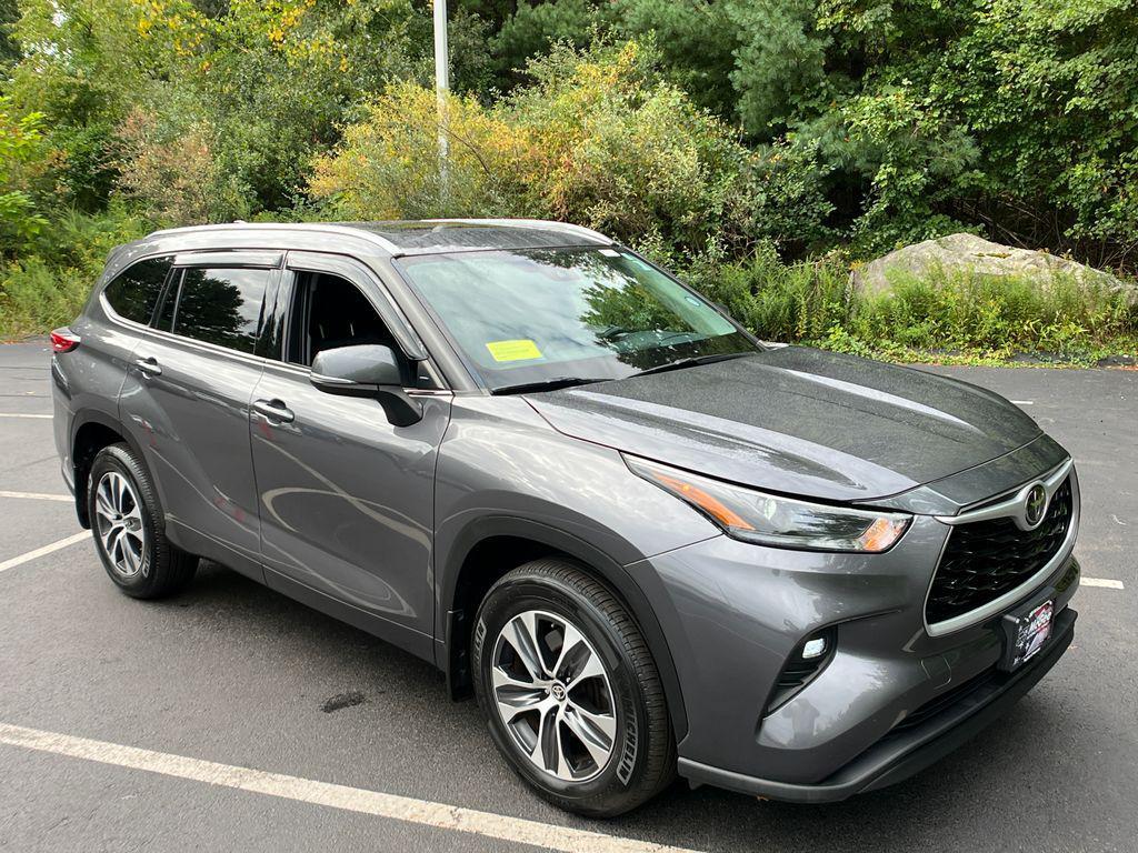 used 2021 Toyota Highlander car, priced at $33,060