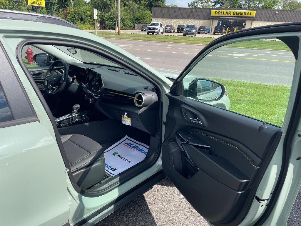 new 2025 Chevrolet Trax car, priced at $27,850