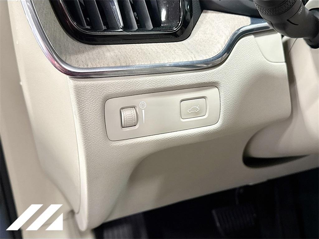 used 2022 Volvo XC60 car, priced at $34,500