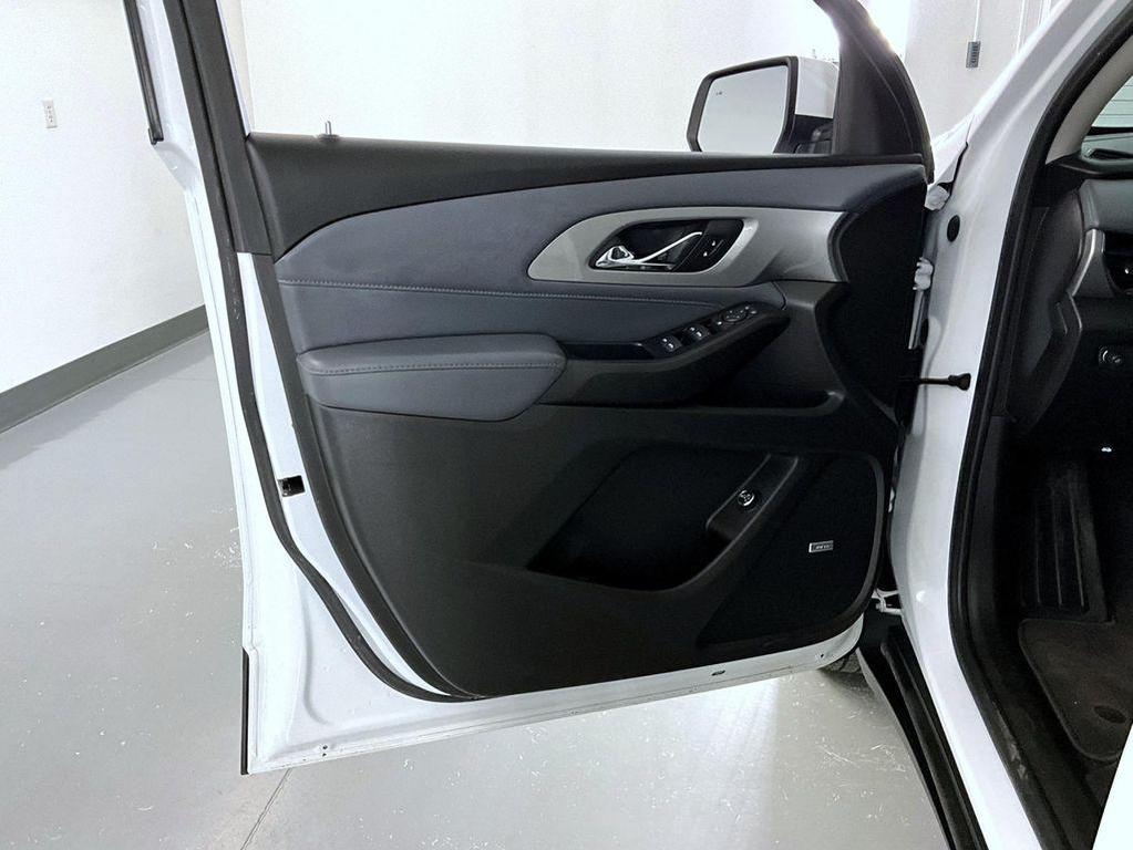 used 2021 Chevrolet Traverse car, priced at $20,999
