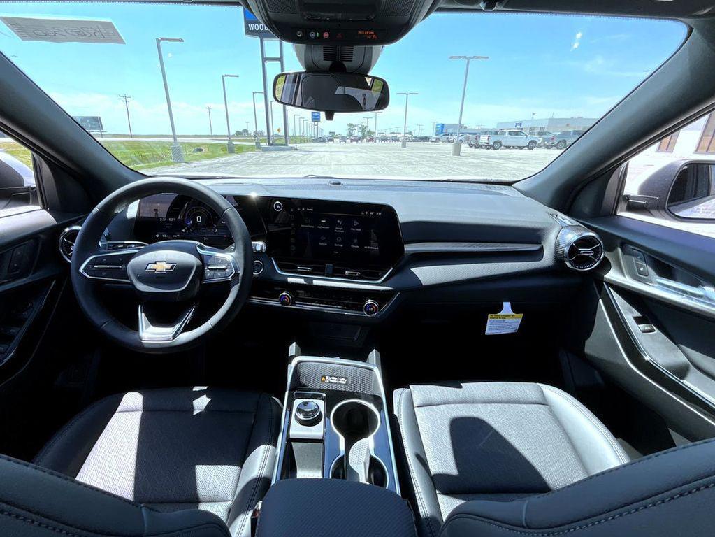 new 2026 Chevrolet Equinox car, priced at $35,203