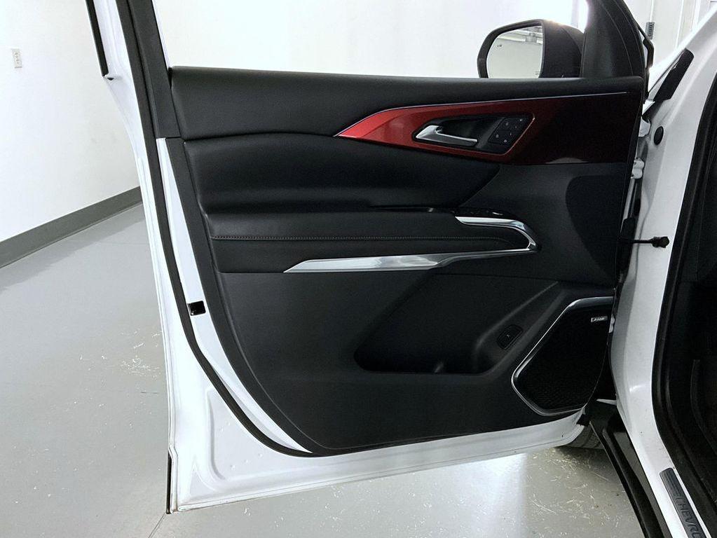 used 2024 Chevrolet Traverse car, priced at $47,999