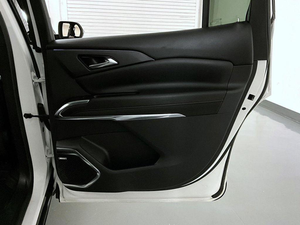 used 2024 Chevrolet Traverse car, priced at $47,999