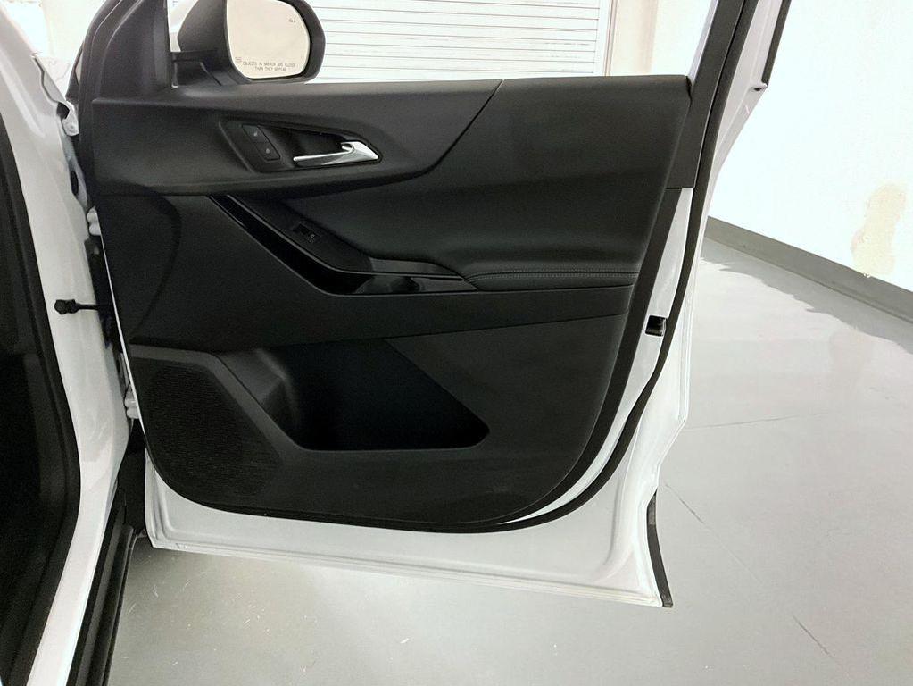 used 2025 Chevrolet Equinox car, priced at $29,033