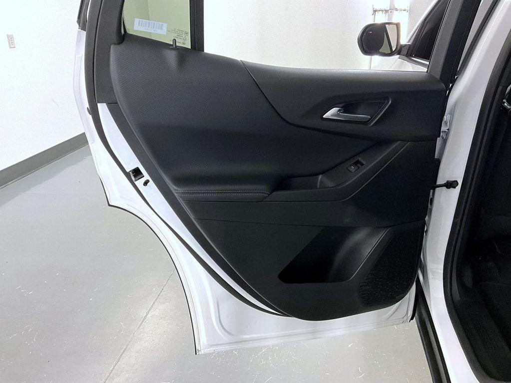 used 2025 Chevrolet Equinox car, priced at $29,033