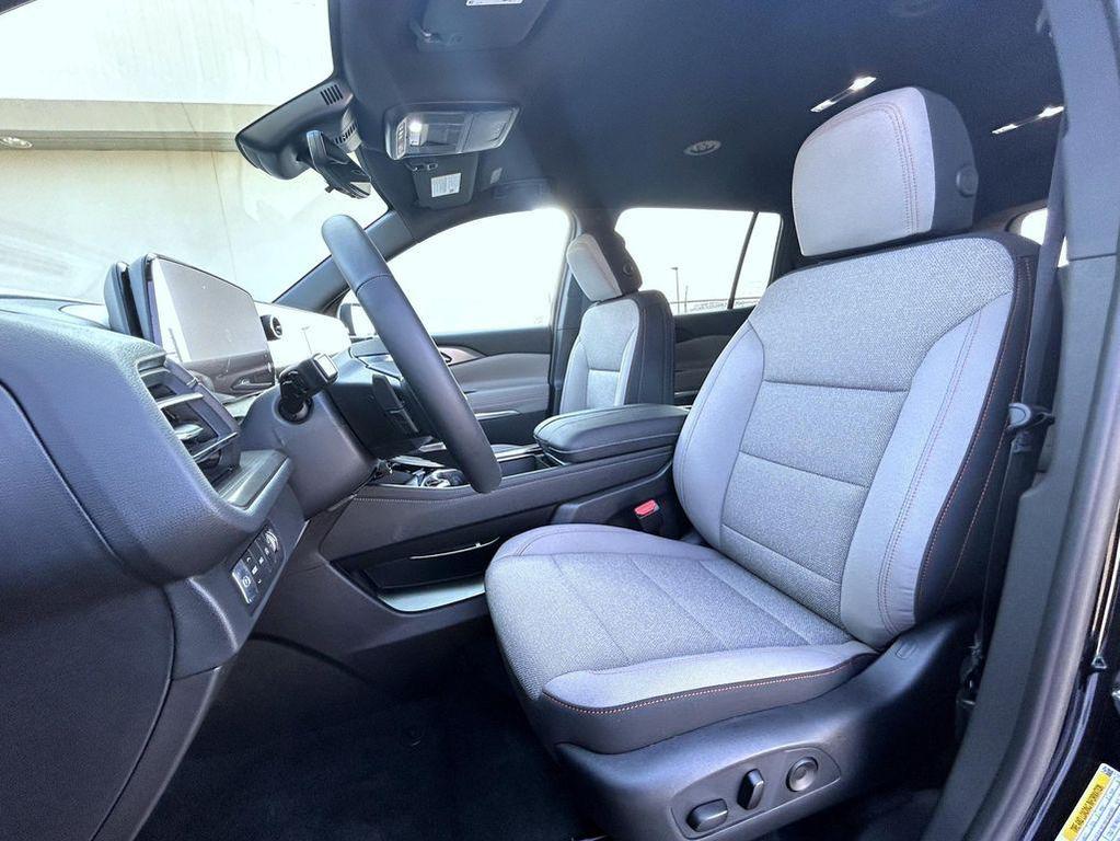 new 2026 Chevrolet Traverse car, priced at $50,315