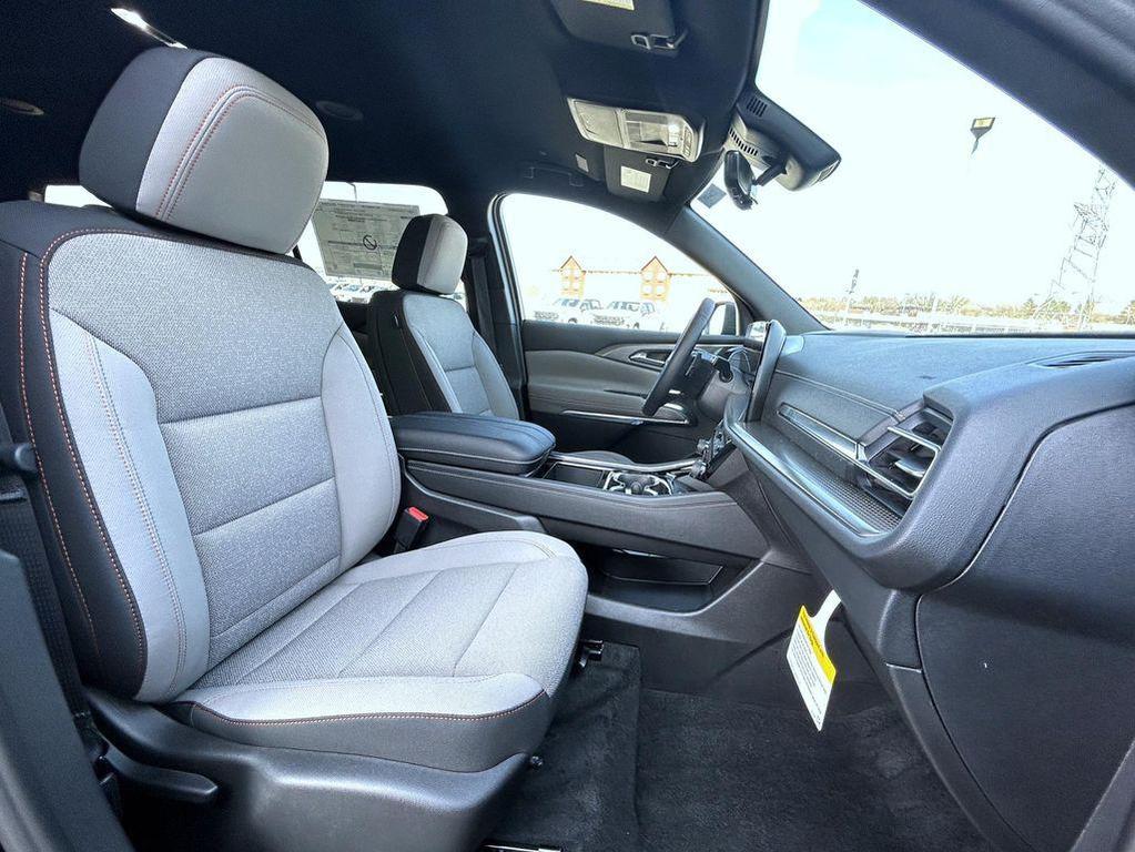new 2026 Chevrolet Traverse car, priced at $50,315
