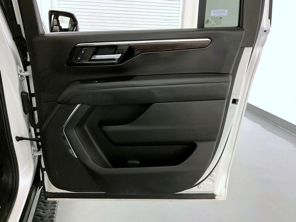 used 2025 Chevrolet Suburban car, priced at $67,148