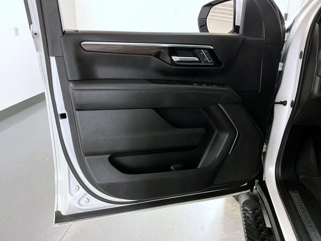 used 2025 Chevrolet Suburban car, priced at $67,148