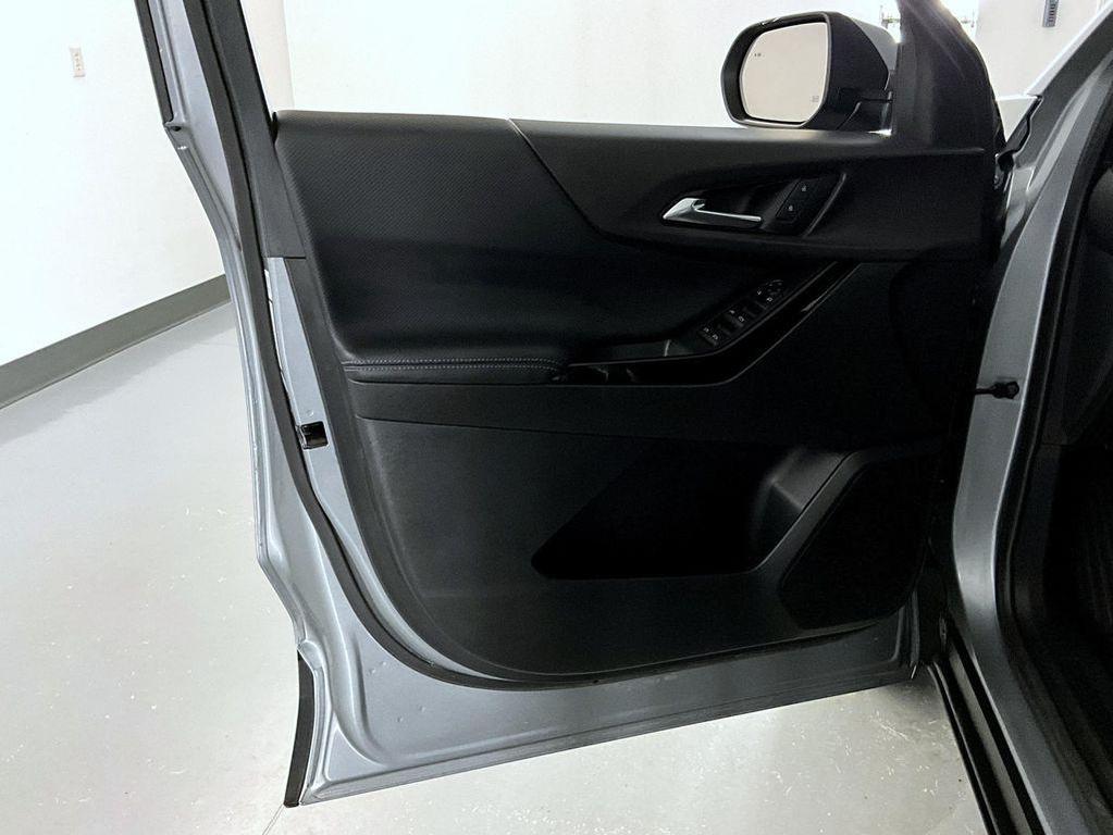 used 2025 Chevrolet Equinox car, priced at $27,999