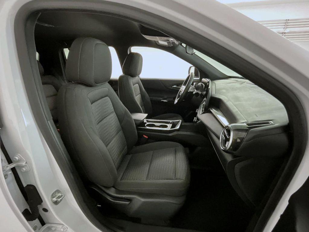 used 2025 Chevrolet Equinox car, priced at $27,999