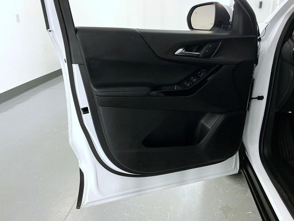 used 2025 Chevrolet Equinox car, priced at $27,999