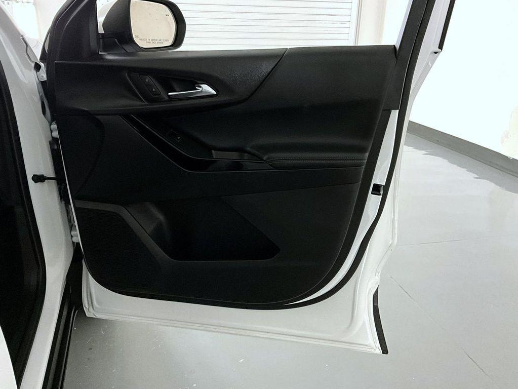 used 2025 Chevrolet Equinox car, priced at $27,999