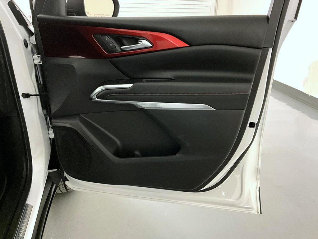 used 2024 Chevrolet Traverse car, priced at $43,614