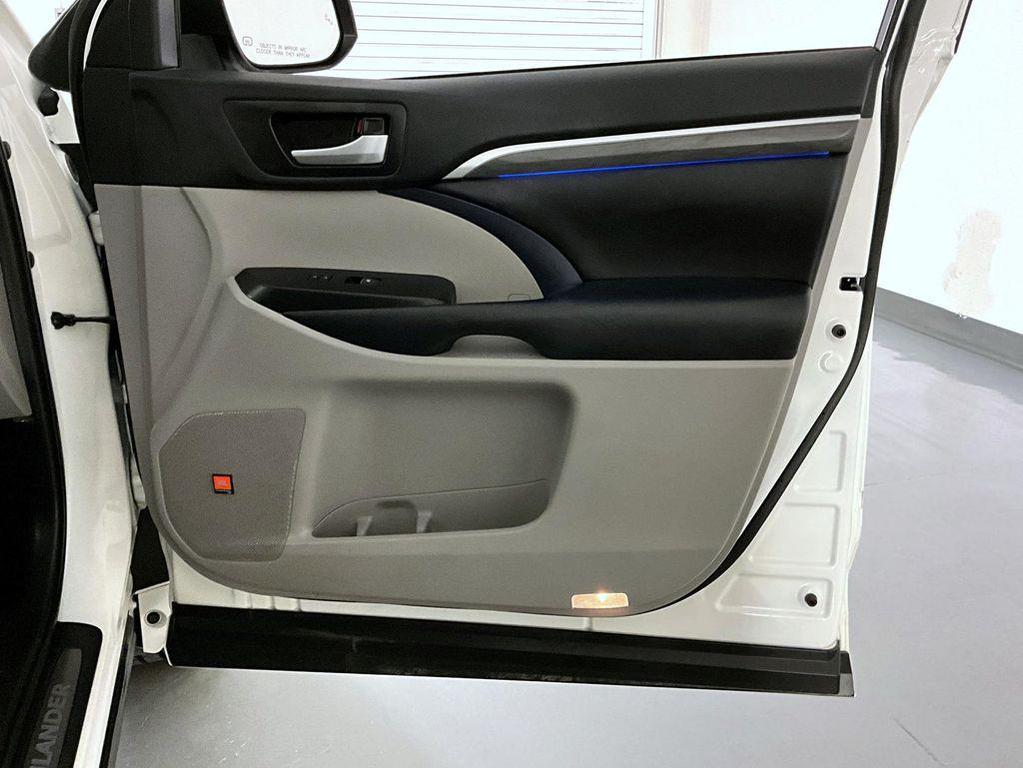 used 2019 Toyota Highlander car, priced at $28,890