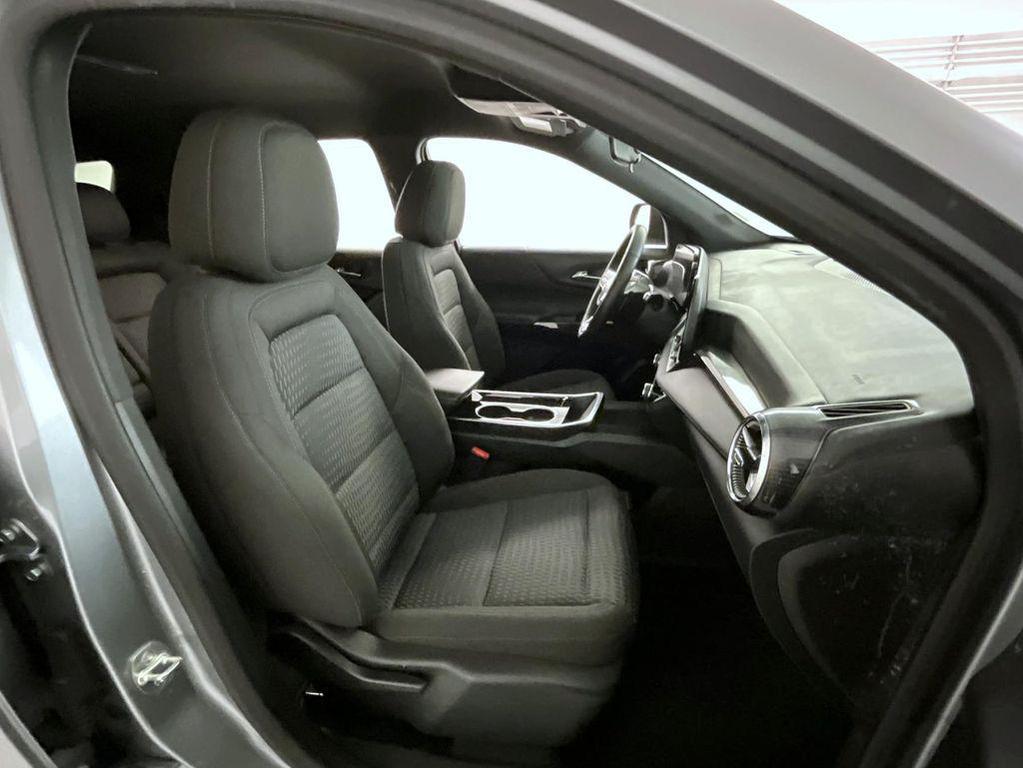 used 2025 Chevrolet Equinox car, priced at $27,999