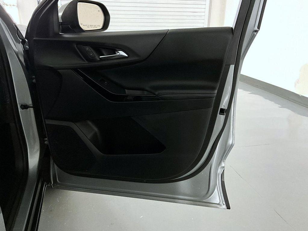 used 2025 Chevrolet Equinox car, priced at $27,999