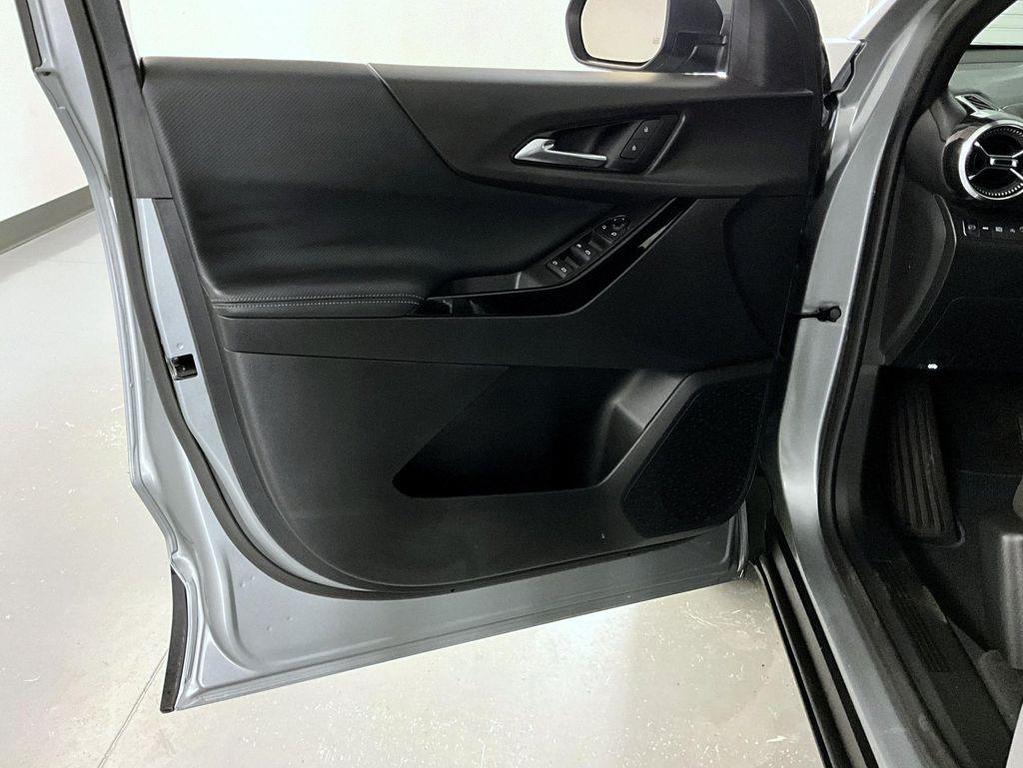 used 2025 Chevrolet Equinox car, priced at $27,999