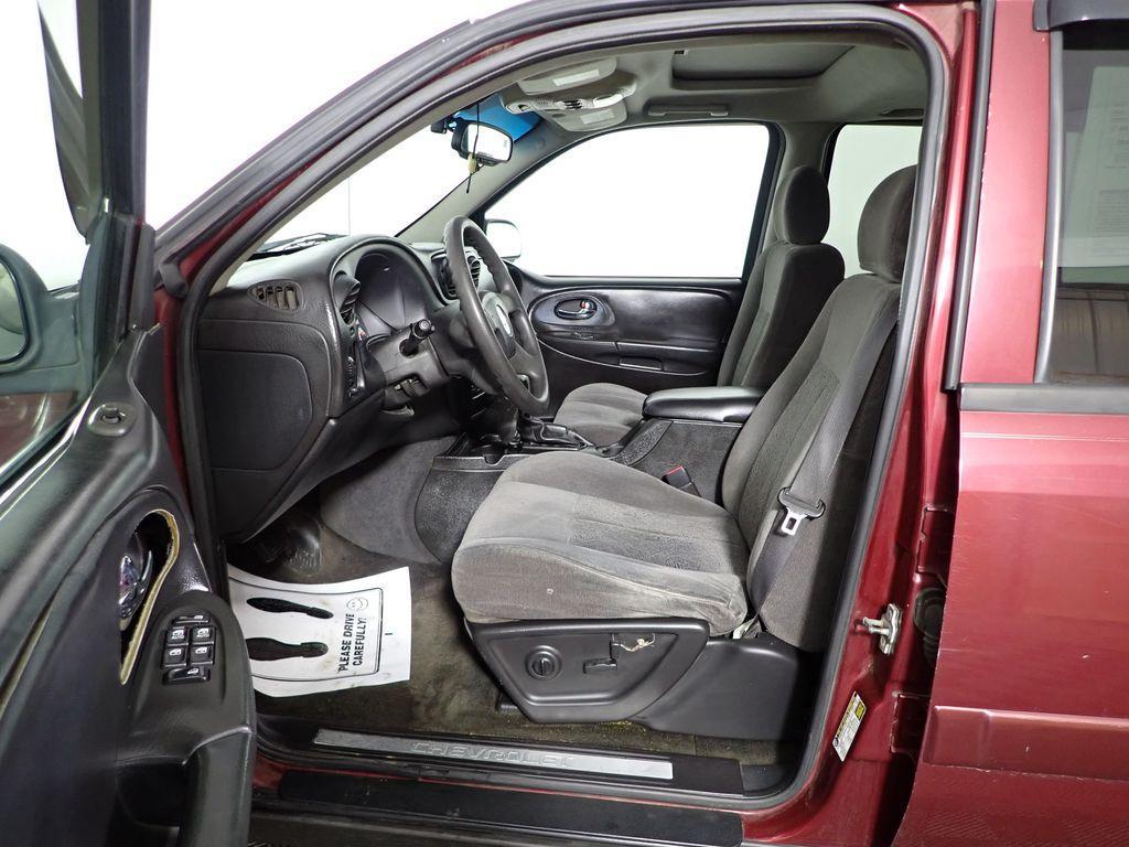 used 2005 Chevrolet TrailBlazer EXT car, priced at $6,000