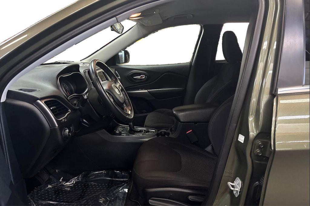 used 2019 Jeep Cherokee car, priced at $14,995