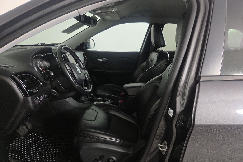 used 2020 Jeep Cherokee car, priced at $18,995